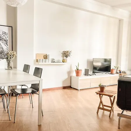 Loft With Free Parking *