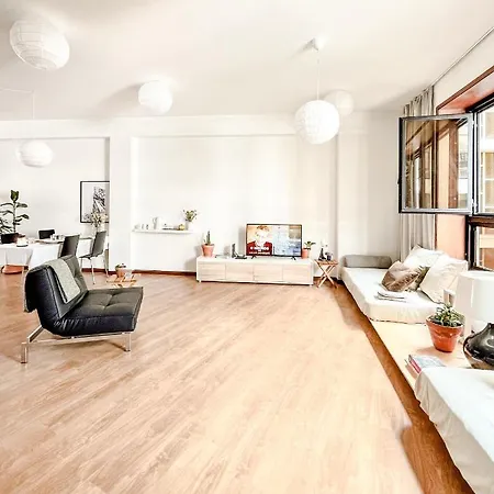 Loft With Free Parking Apartment
