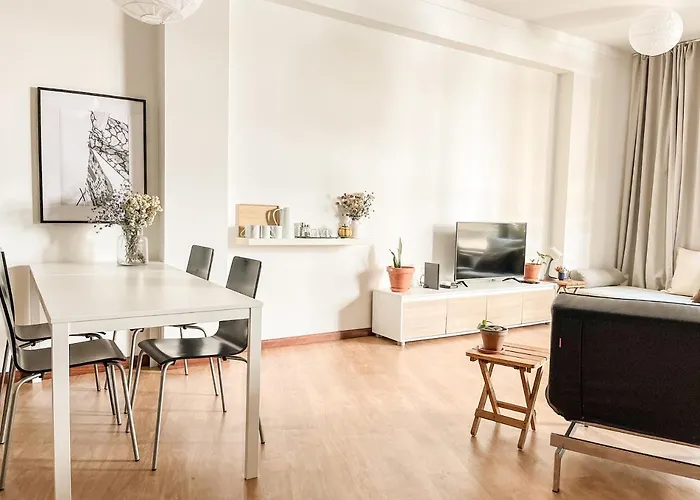 Loft With Free Parking *